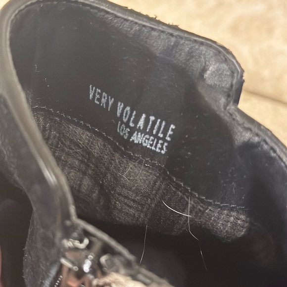 Very Volatile Wedge Animal Print Bootie! Size 7.5 - Picture 3 of 6